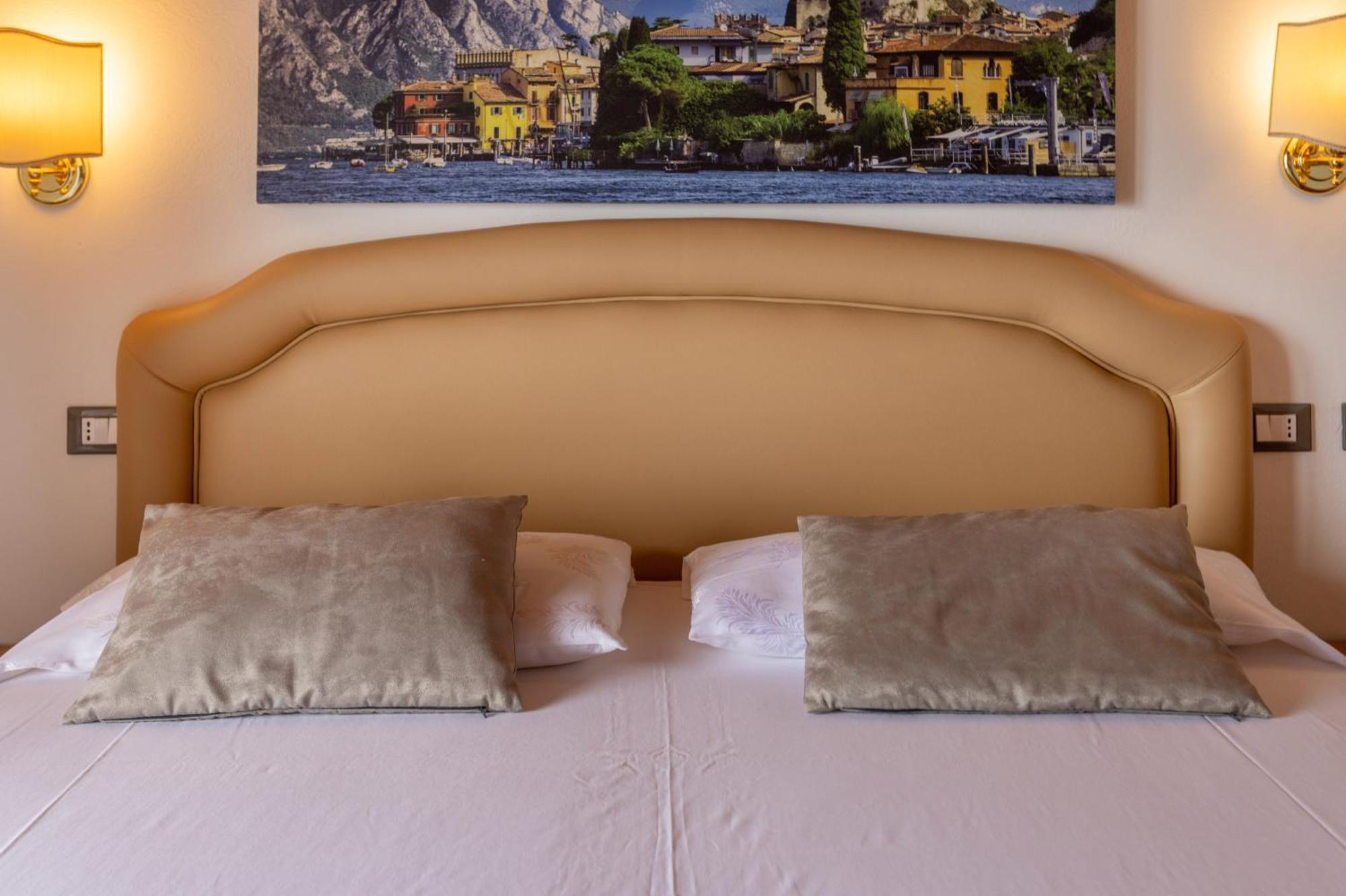 Hotel Rabay Brenzone sul Garda Exterior photo